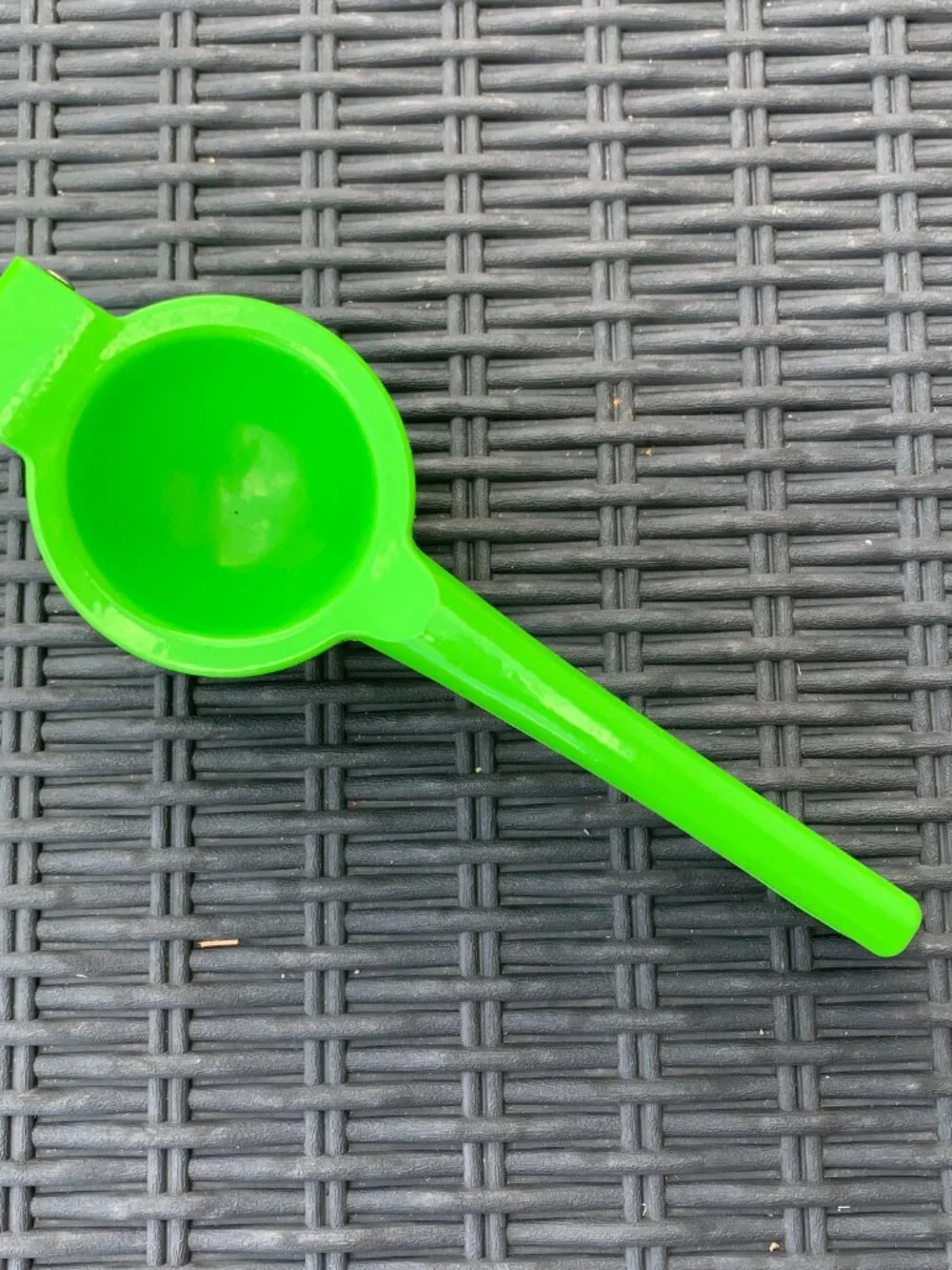 Bright Green Handheld Metal Lime Squeezer / Citrus Juicer